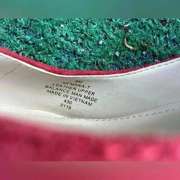 Marc Fisher NWOB  Women's Red Suede Caitlin Pointed Toe Dress Pumps Size 8M - Picture 16 of 16